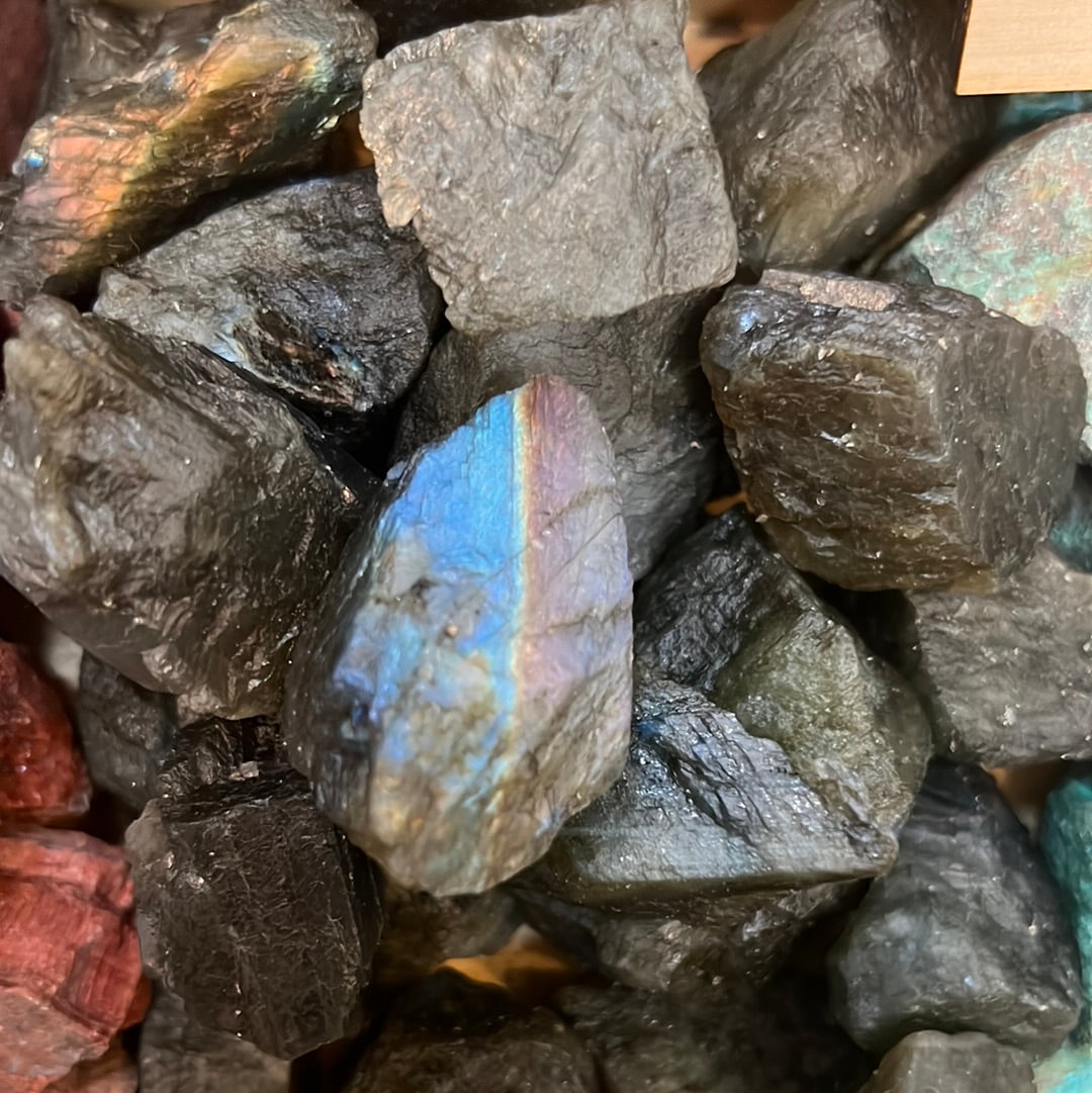 Labradorite (Raw)